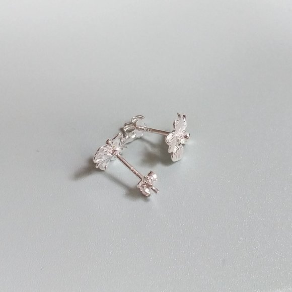 Small Flower Stud Earrings, Sterling Silver, Micro Mini Lilies, Vintage Garden - Picture 2 of 4